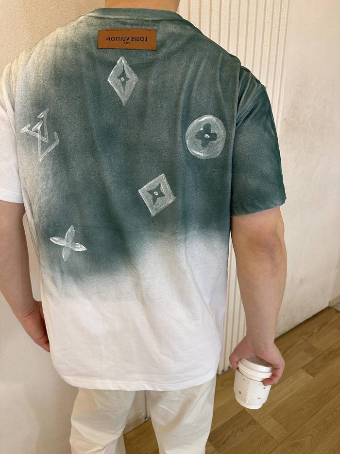 Clothes Louis Vuitton 353