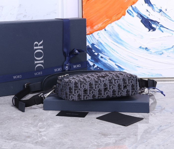 Handbag Dior size 22x15x5 cm