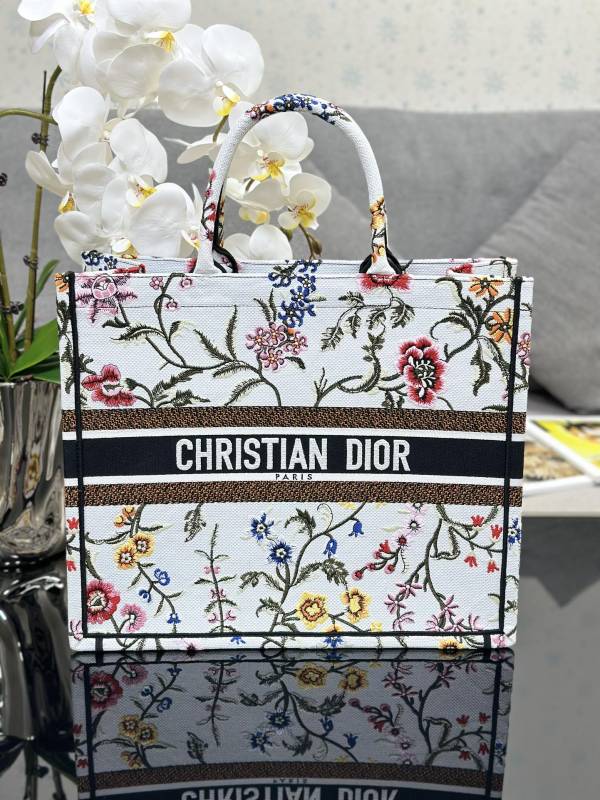 Handbag Dior M1286 size 42 x 35 x 18.5 cm