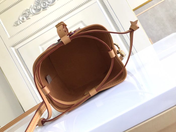 Handbag Louis Vuitton M57099 size 12×12×12cm