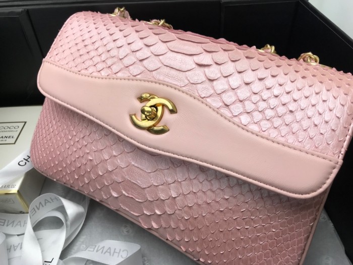 Handbag Chanel size 24.5cm*15.5cm*8.5 cm.