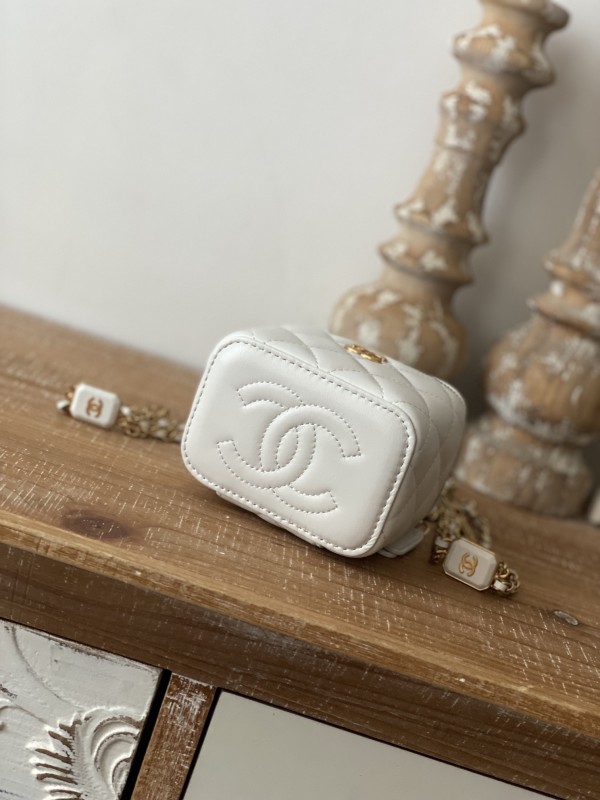 Handbag Chanel 81218 size 11 8.5 7 cm