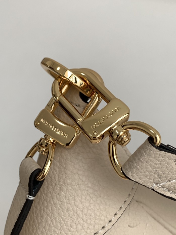 Handbag Louis Vuitton 46099 size 22 x 14 x 9 cm