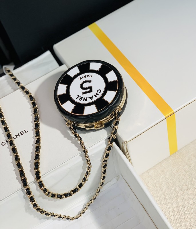 Handbag Chanel 𝐒𝐒2023 size 7.5x7.5x3 cm