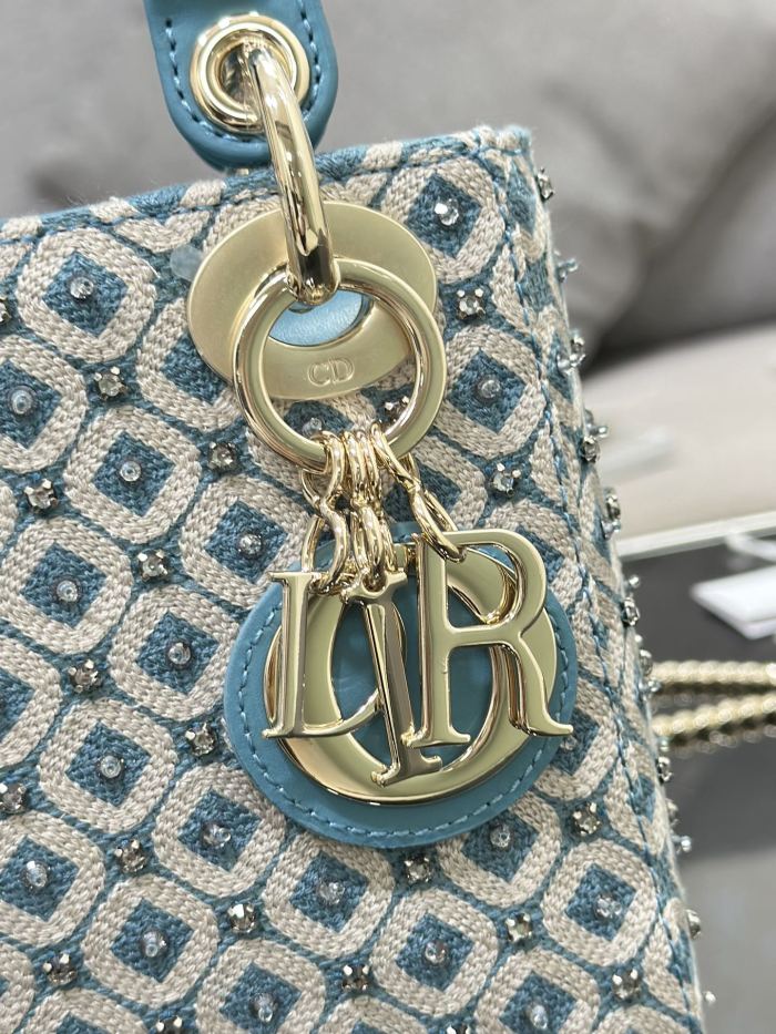 Handbag Dior M0505 size 17 x 15 x 7 cm