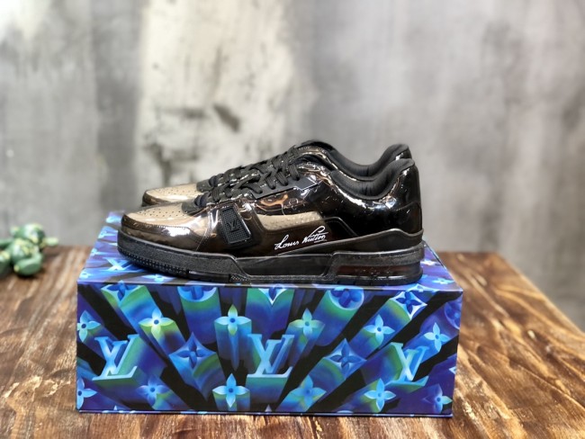 Louis Vuitton Trainer Sneakers 42
