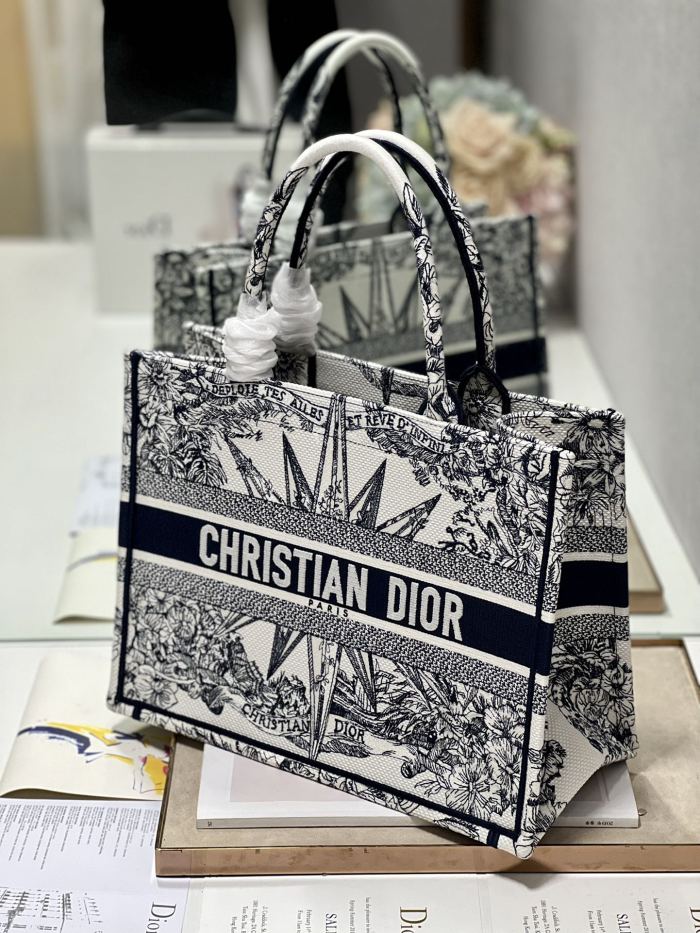 Handbag Dior 1286 size 36×28 cm