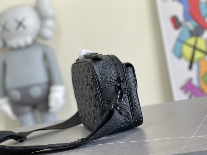 Handbag Louis Vuitton M58489 M58488 size 22 x 18 x 8cm