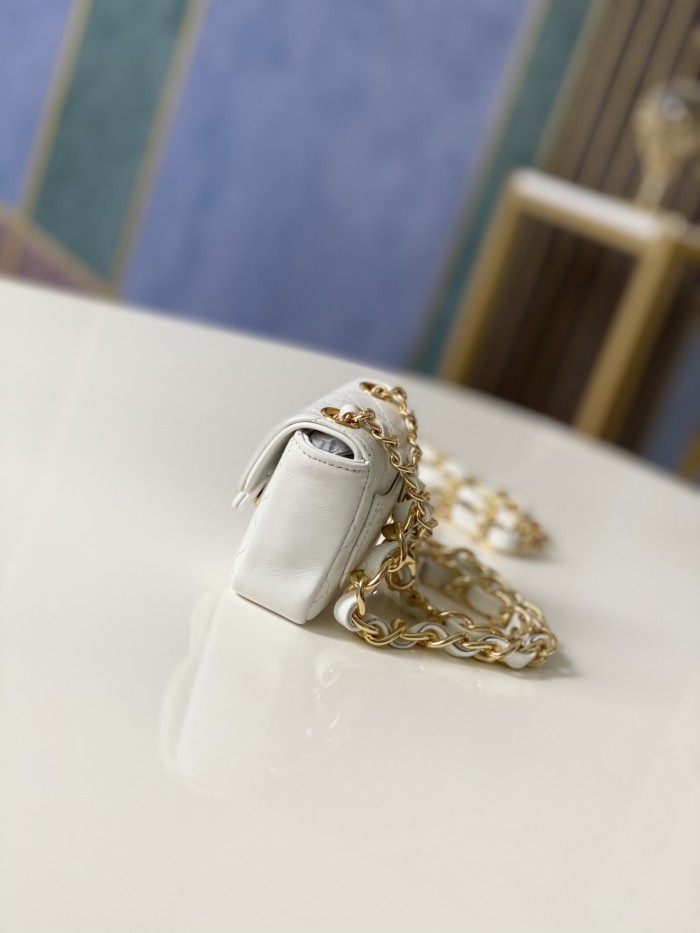 Handbag Chanel 2080 size 9.8.3 cm