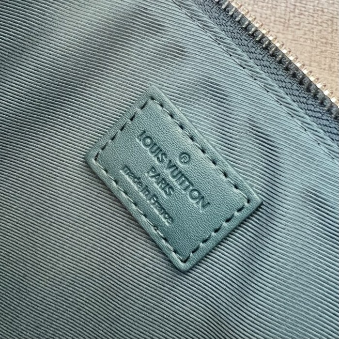 Handbag Louis Vuitton M69837 LV Aerogram iPad size:30 x 22 x 5cm