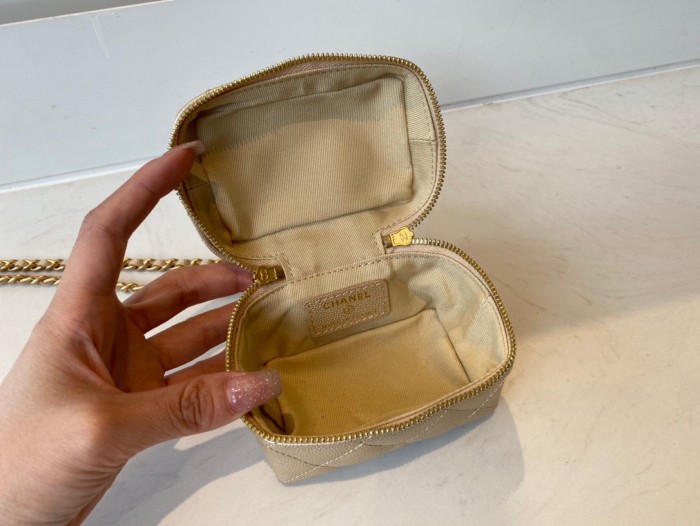 Handbag Chanel AP2194 size 12*11.5*7 cm