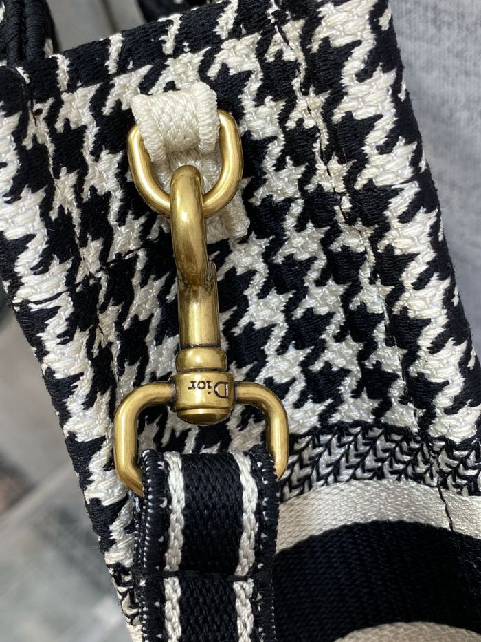 Handbag Dior size 13.5*5*18 cm