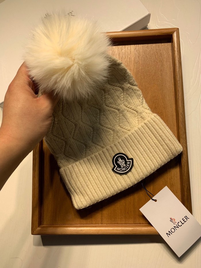 Hat Moncler 4