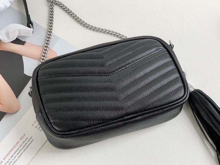 Handbags SAINT LAURENT 585040 size 19-11-5 cm