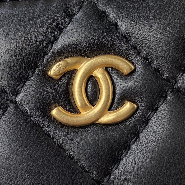 Handbag Chanel AS2463 size 14x10x5.5 cm