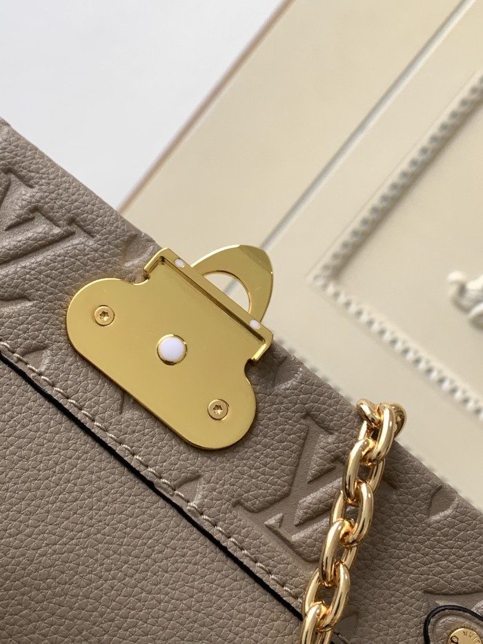 Handbag Louis Vuitton M44550 size 21x15x8 cm