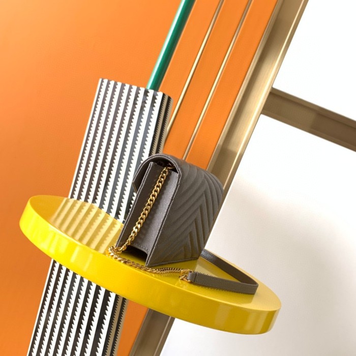 Handbags SAINT LAURENT 393953 size 19x11.5x4 cm