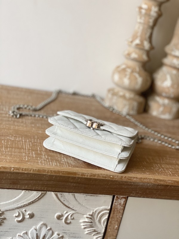 Handbag Chanel 81197 size 9.5×13×6cm