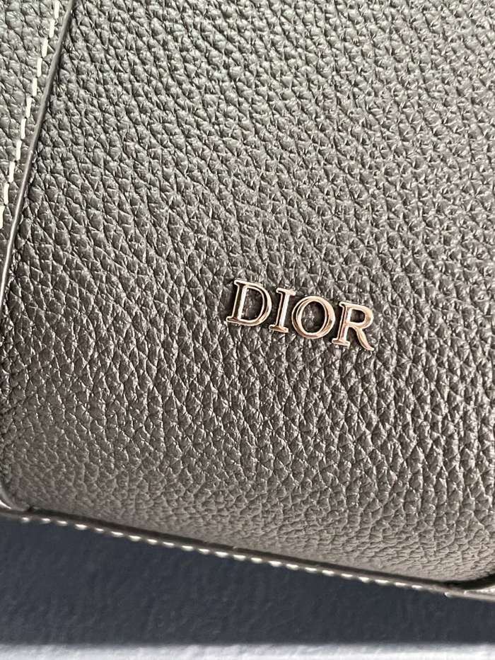 Handbag Dior 93337 size 26 x 16x 14.5 cm