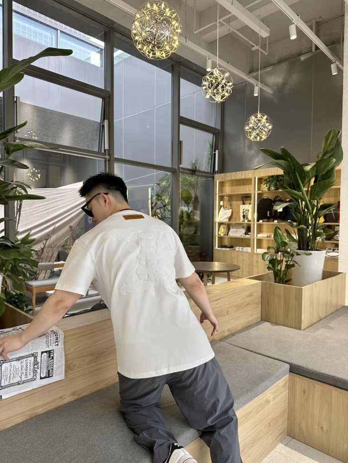 Clothes Louis Vuitton 350