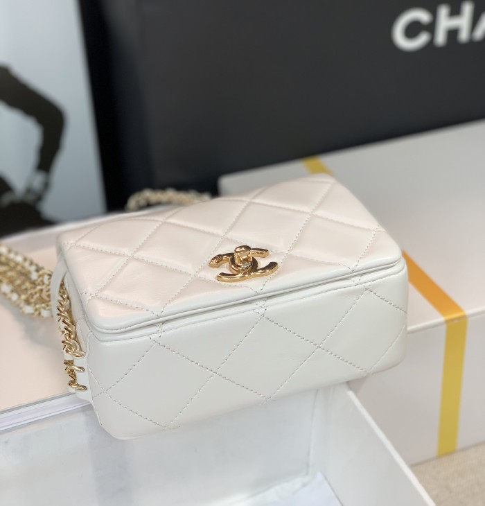 Handbag Chanel size 18 cm