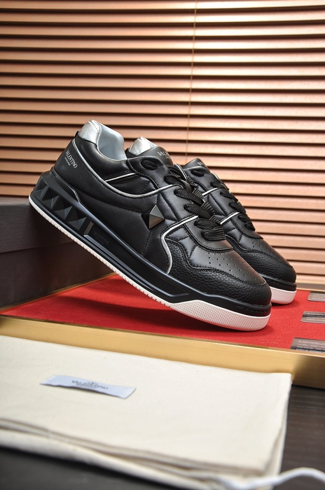 Valentino Garavani One Stud Low-top sneakers 6