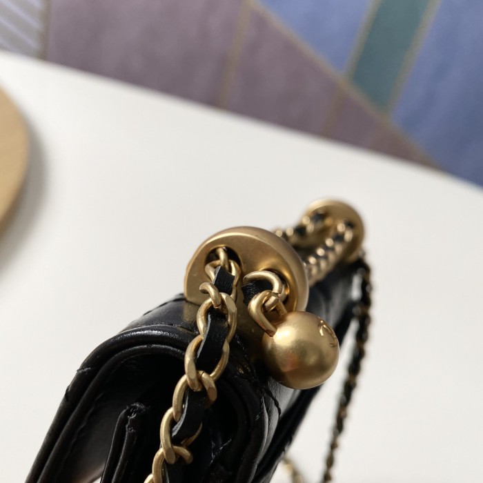 Handbag Chanel 81119 size 12 9.5 3 cm