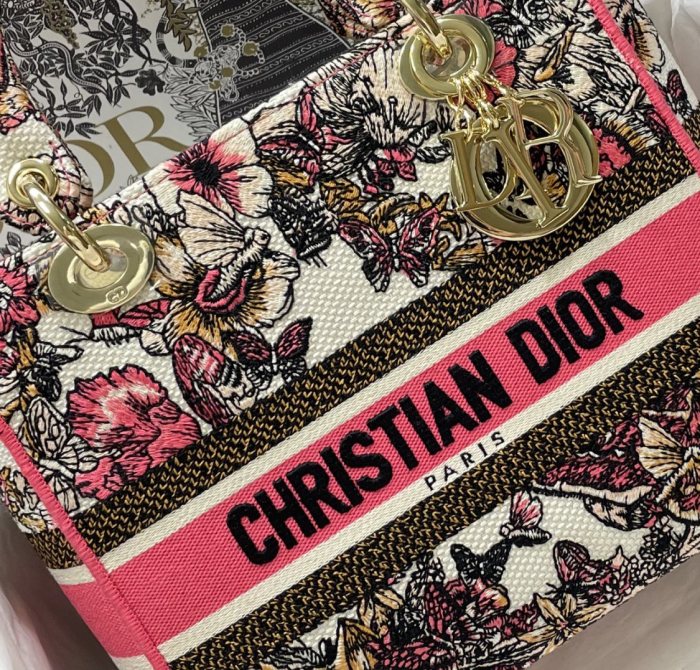 Handbag Dior M0565 size 24*20*11 cm