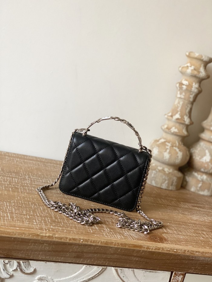 Handbag Chanel 81197 size 9.5×13×6 cm