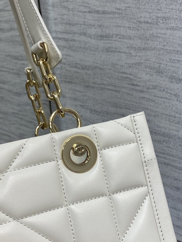 Handbag Dior size 26.5*28*17 cm