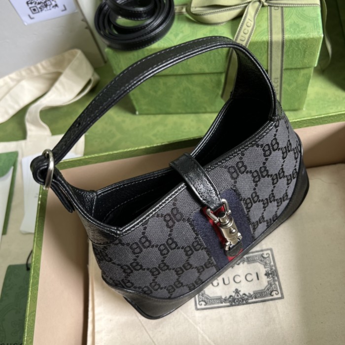 Handbag Gucci 680132 size 19x13x3 cm