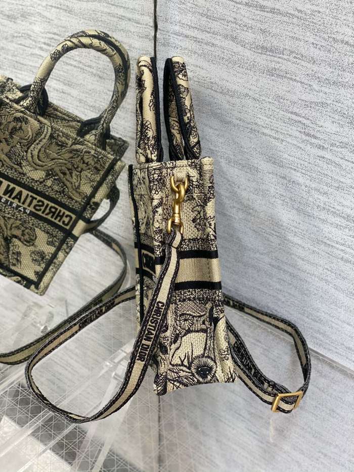 Handbag Dior size 13.5*5*18 cm