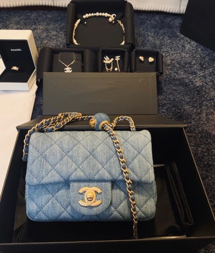 Handbag Chanel size 20 cm