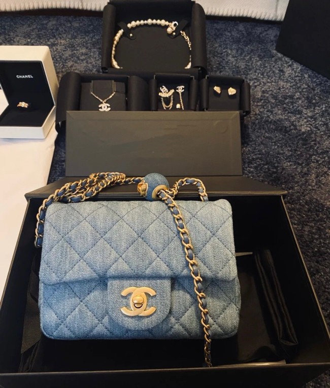 Handbag Chanel size 20 cm
