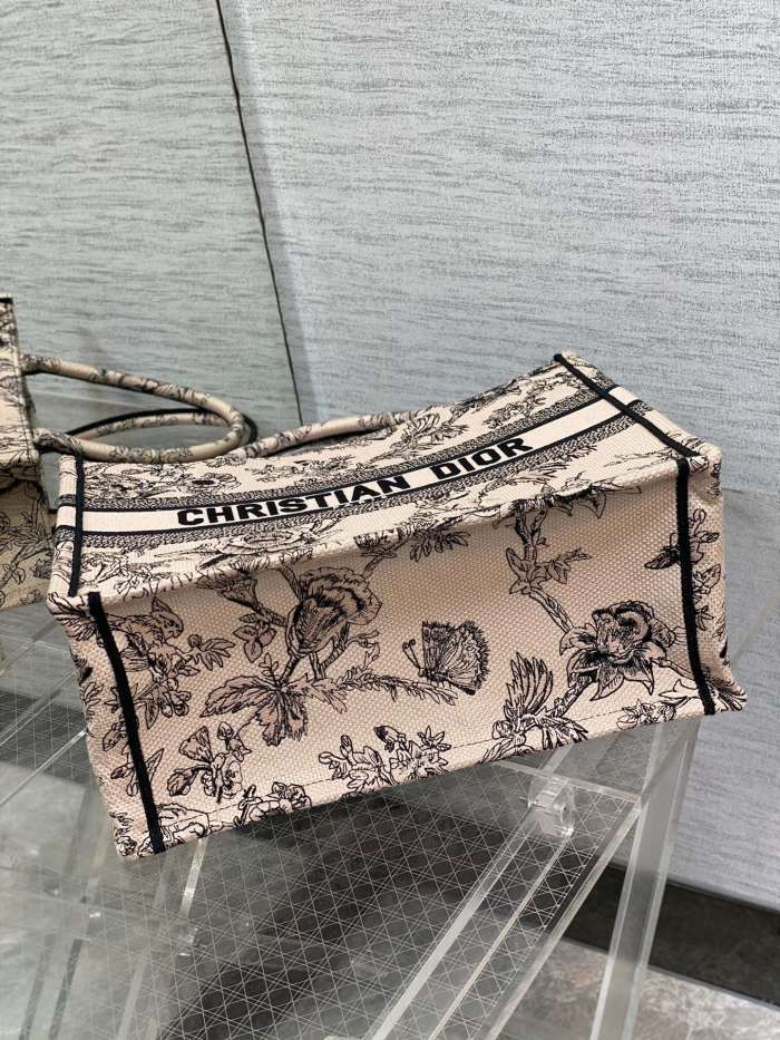 Handbag Dior size 36*18*28 cm