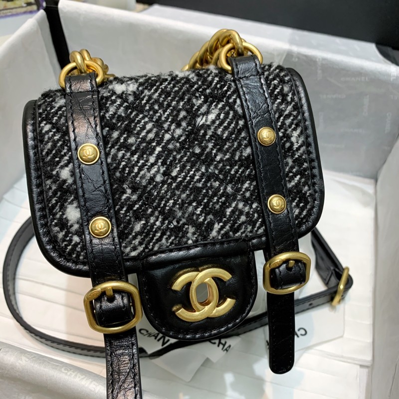 Handbag Chanel AS3695 size 14 17 4 cm