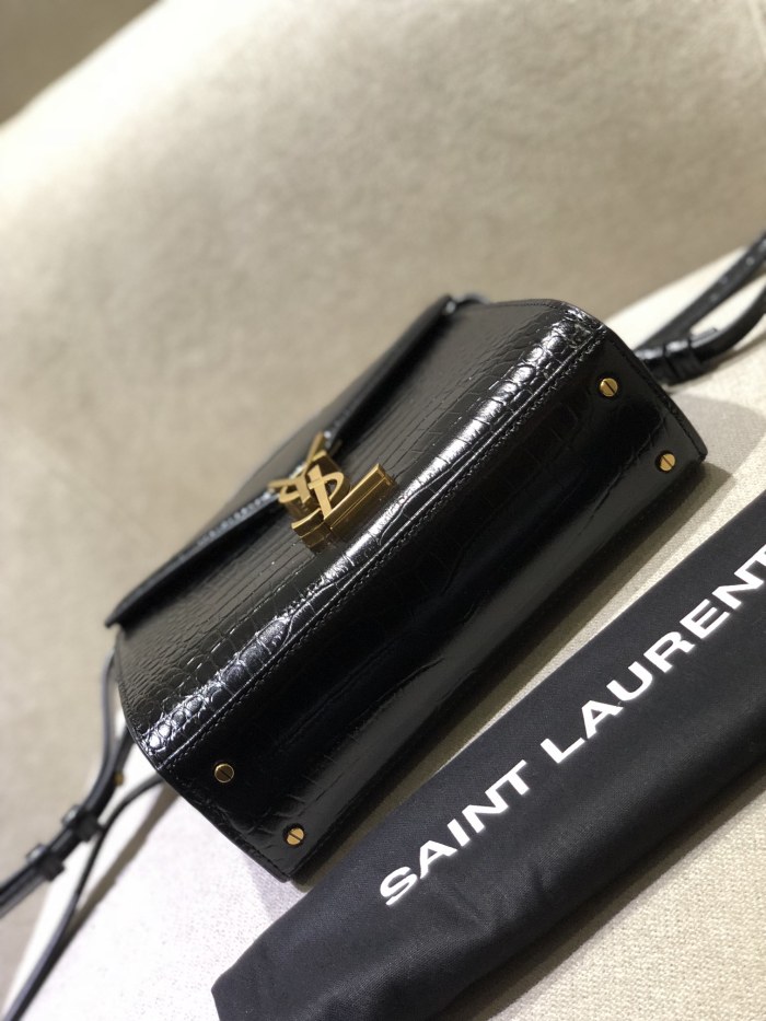 Handbags SAINT LAURENT 602716 size 20x16x7.5 cm