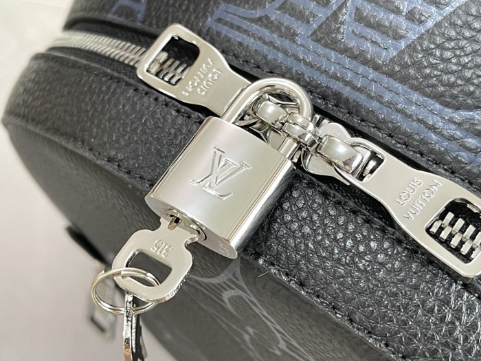 Handbag Louis Vuitton M53439 M42687 M57288 size 31X43X13CM