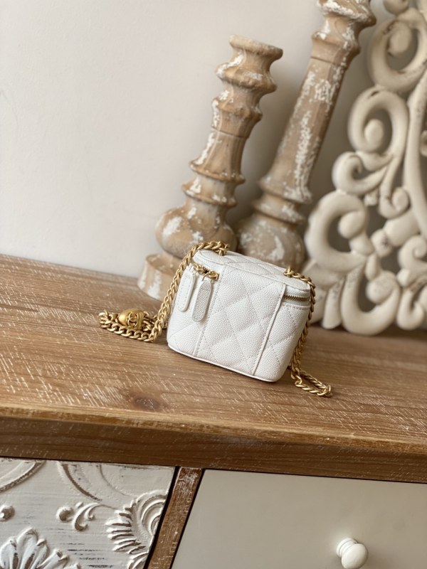 Handbag Chanel 81246 size 10.5 8.5 7 cm