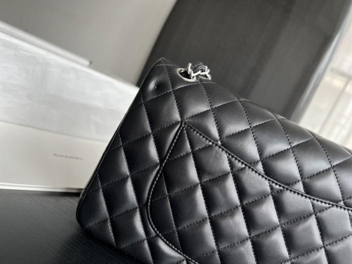 Handbag Chanel size 28 cm