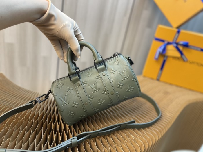 Handbag Louis Vuitton Keepall XS Monogram Seal size：21 x 12 x 9 cm