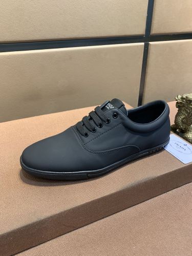Prada Low Top sneaker 21