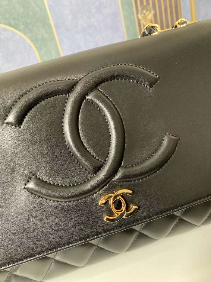 Handbag Chanel 92233 size 33*11*23 cm