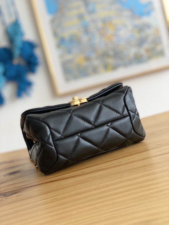 Handbag Chanel 3365 size 17X11.5X8.5 Cm