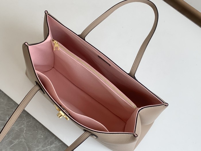 Handbag Louis Vuitton M58927 size 42.0 x 28.0 x 15.0 cm