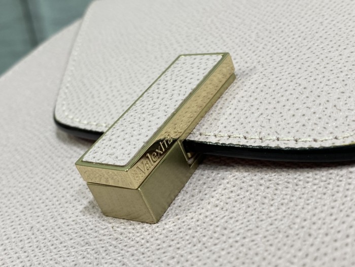 Handbag VALEXTRA size 𝟐𝟔*𝟐𝟎*𝟏𝟐 𝐂𝐦