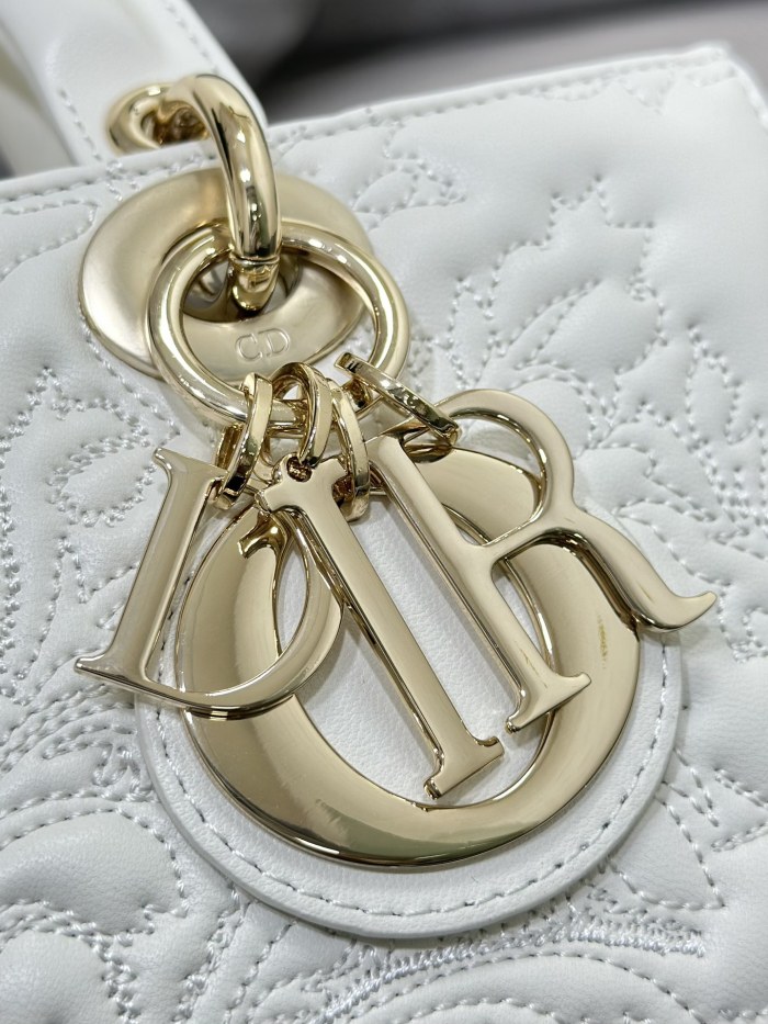 Handbag Dior M0540 size 26 x 13.5 x 5 cm