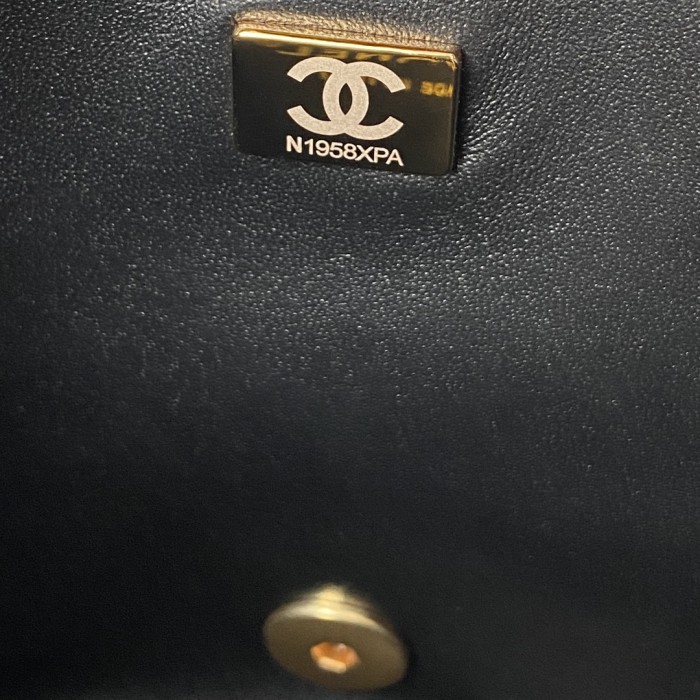 Handbag Chanel AS1793 size 22 cm