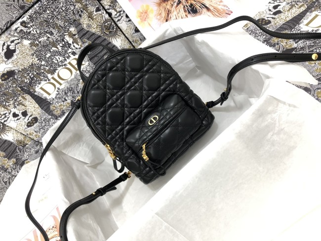 Handbag Dior M9222 size 16 x 21 x 8.5 cm