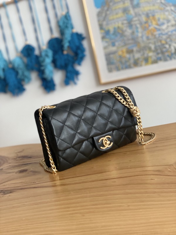 Handbag Chanel AS3393 size 14x22x8 cm